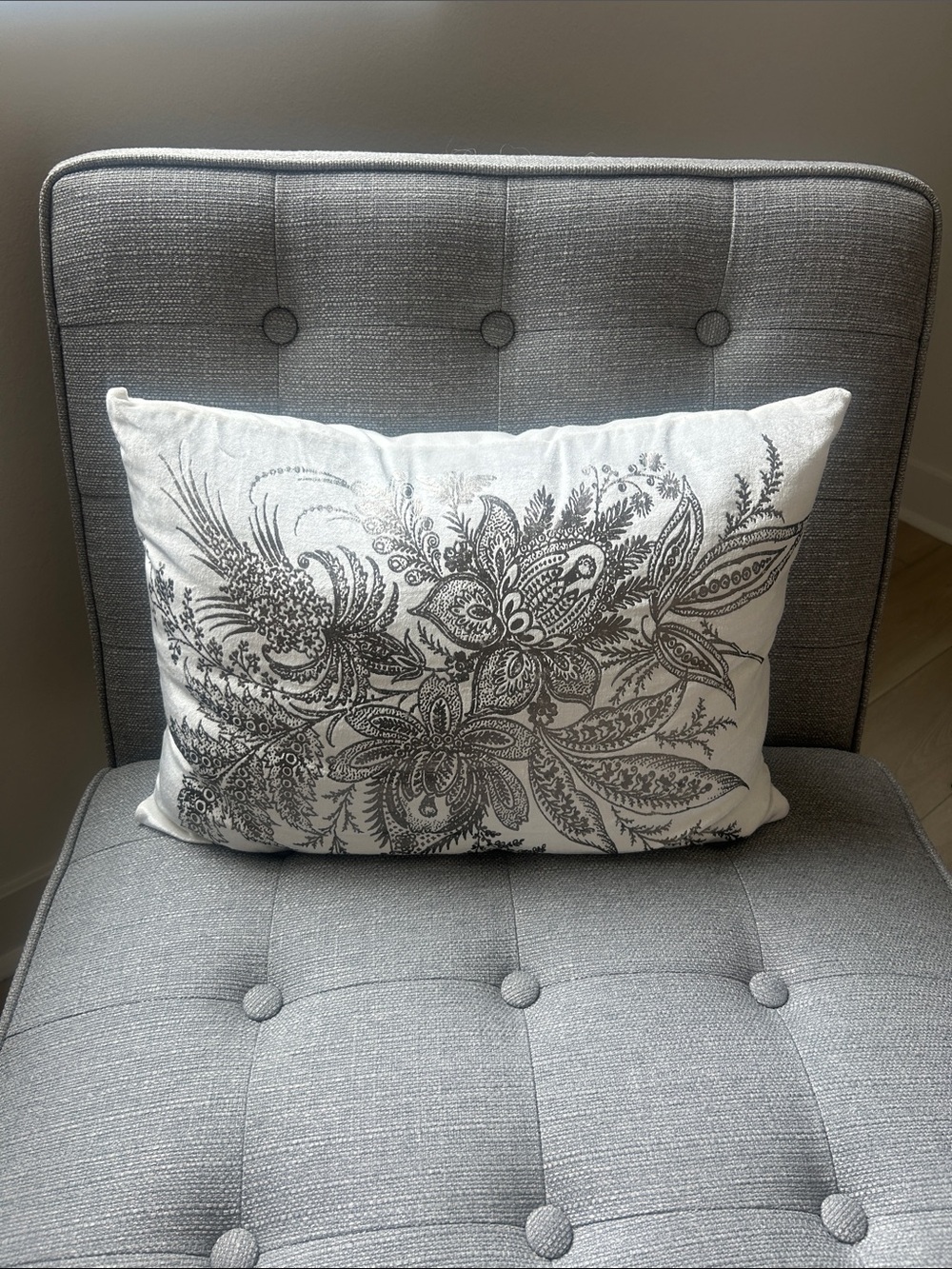 NWT Set of 2 White & Gray Decorative Pillows